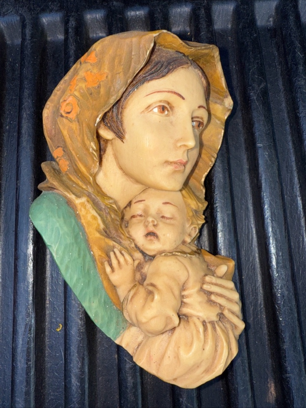 Virgin Mary Madonna Child Baby Jesus Wall Resin Plaque 7" Vintage
